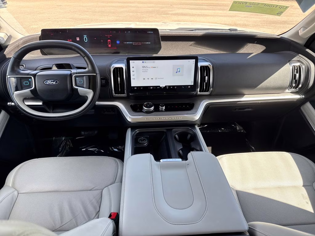 2025 Star White Metallic Tri-Coat Ford Expedition Max Platinum 4X4 SUV