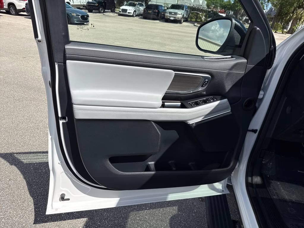 2025 Star White Metallic Tri-Coat Ford Expedition Max Platinum 4X4 SUV