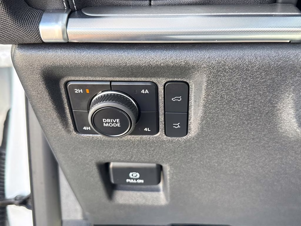 2025 Star White Metallic Tri-Coat Ford Expedition Max Platinum 4X4 SUV