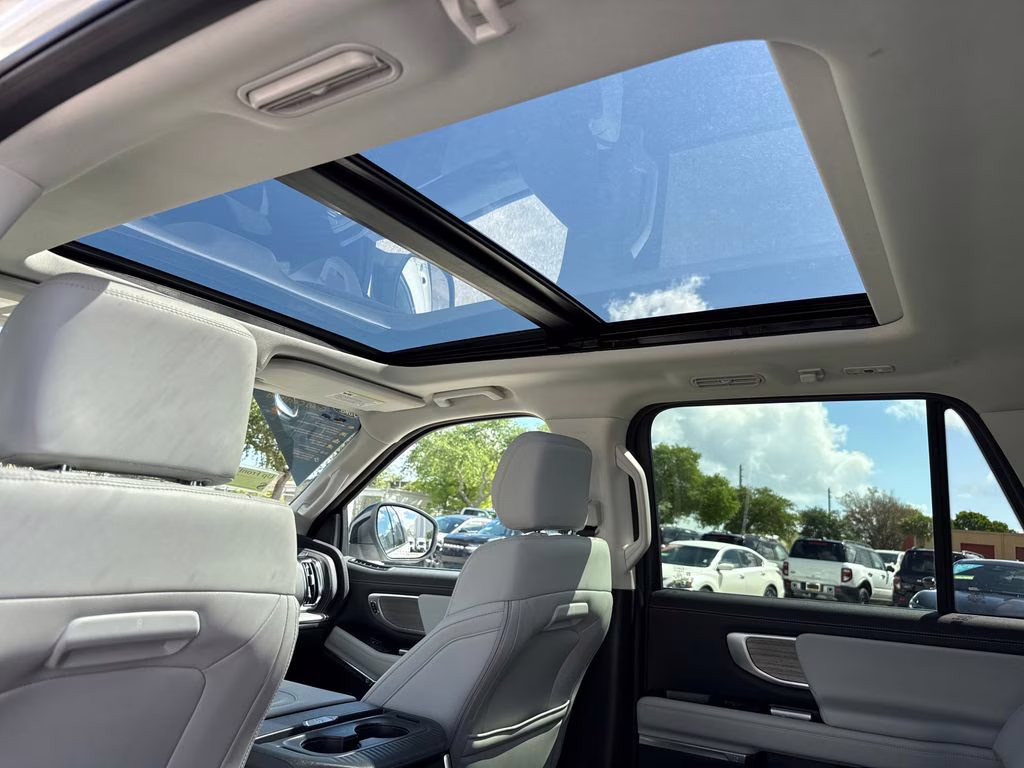 2025 Star White Metallic Tri-Coat Ford Expedition Max Platinum 4X4 SUV