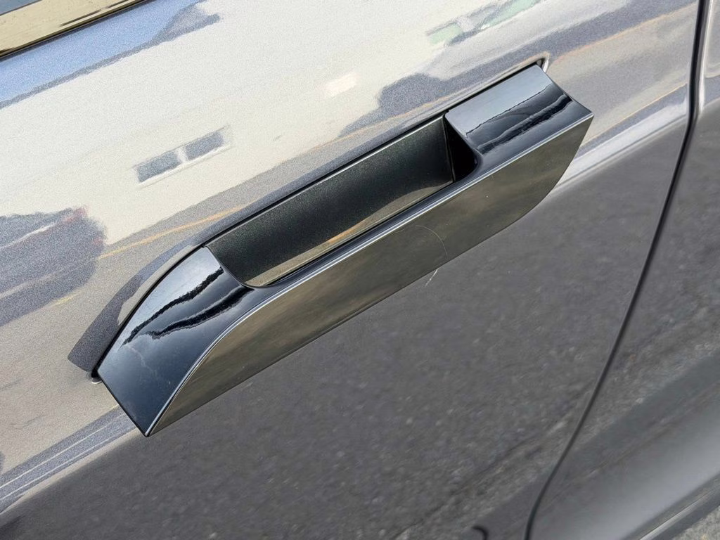 2022 Midnight Silver Metallic Tesla Model S Plaid AWD Hatchback