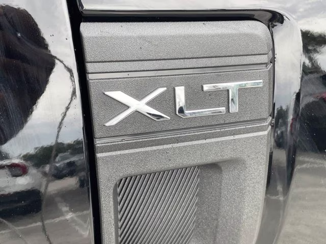 2026 Shadow Black Ford Maverick XLT FWD Truck