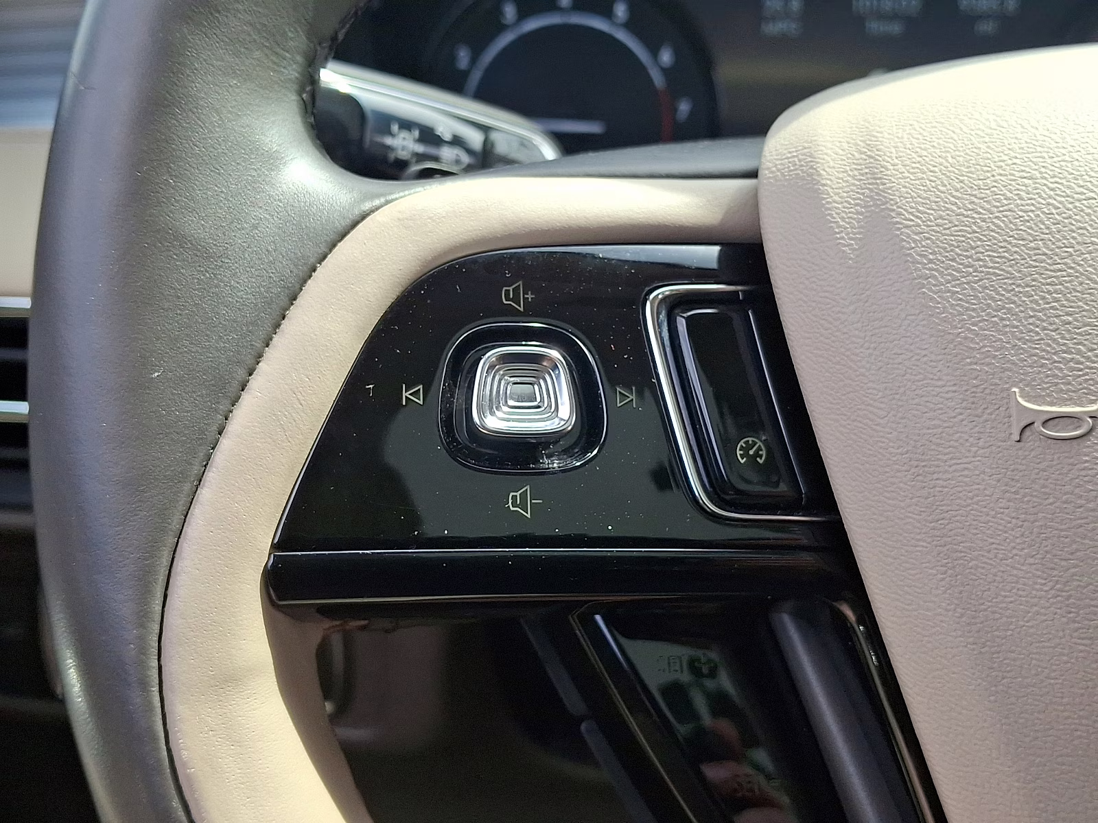 2020 Magnetic Gray Lincoln Corsair Standard AWD