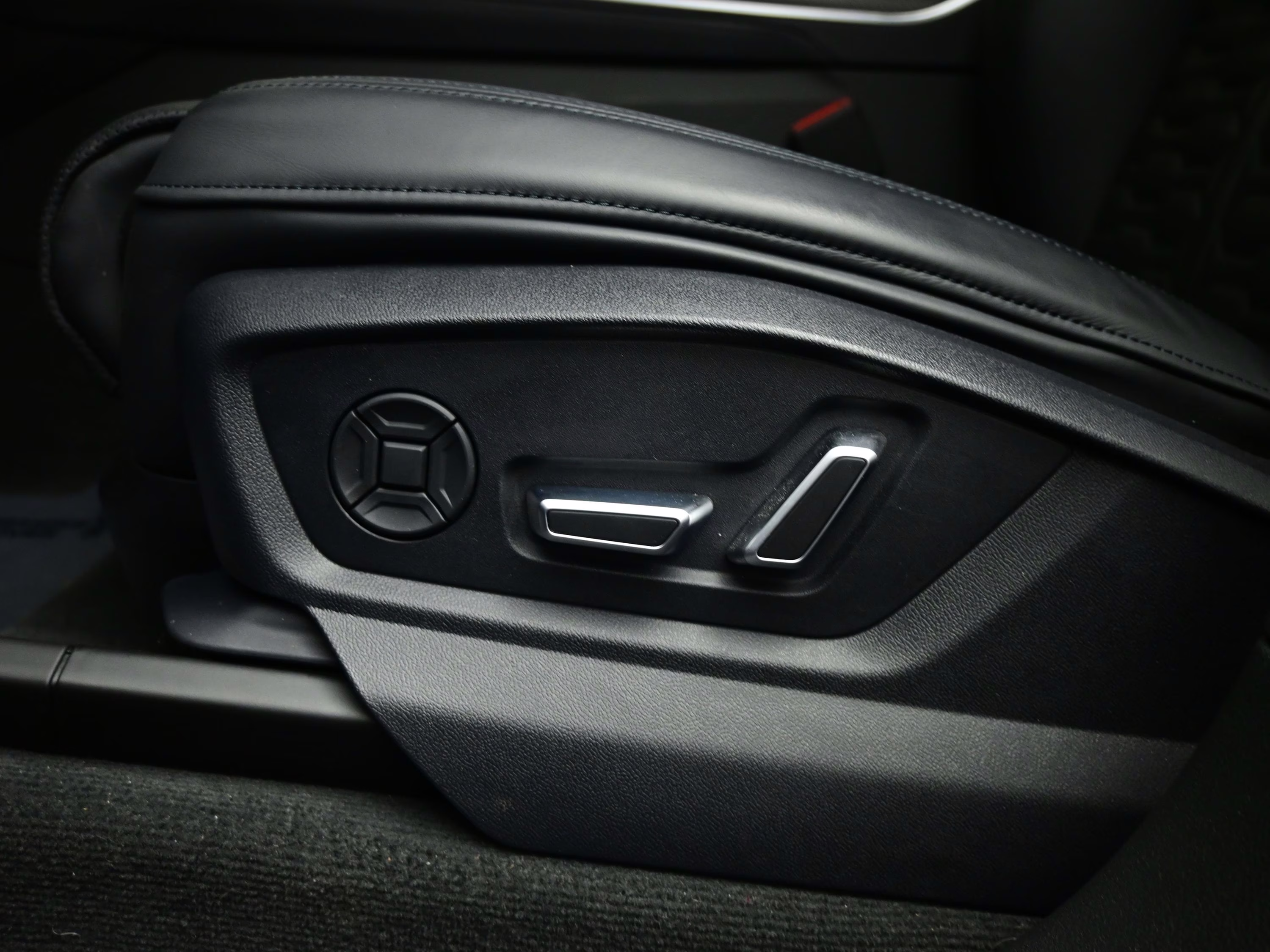 2025 Ascari Blue Metallic Audi RS Q8 performance 4.0T AWD SUV