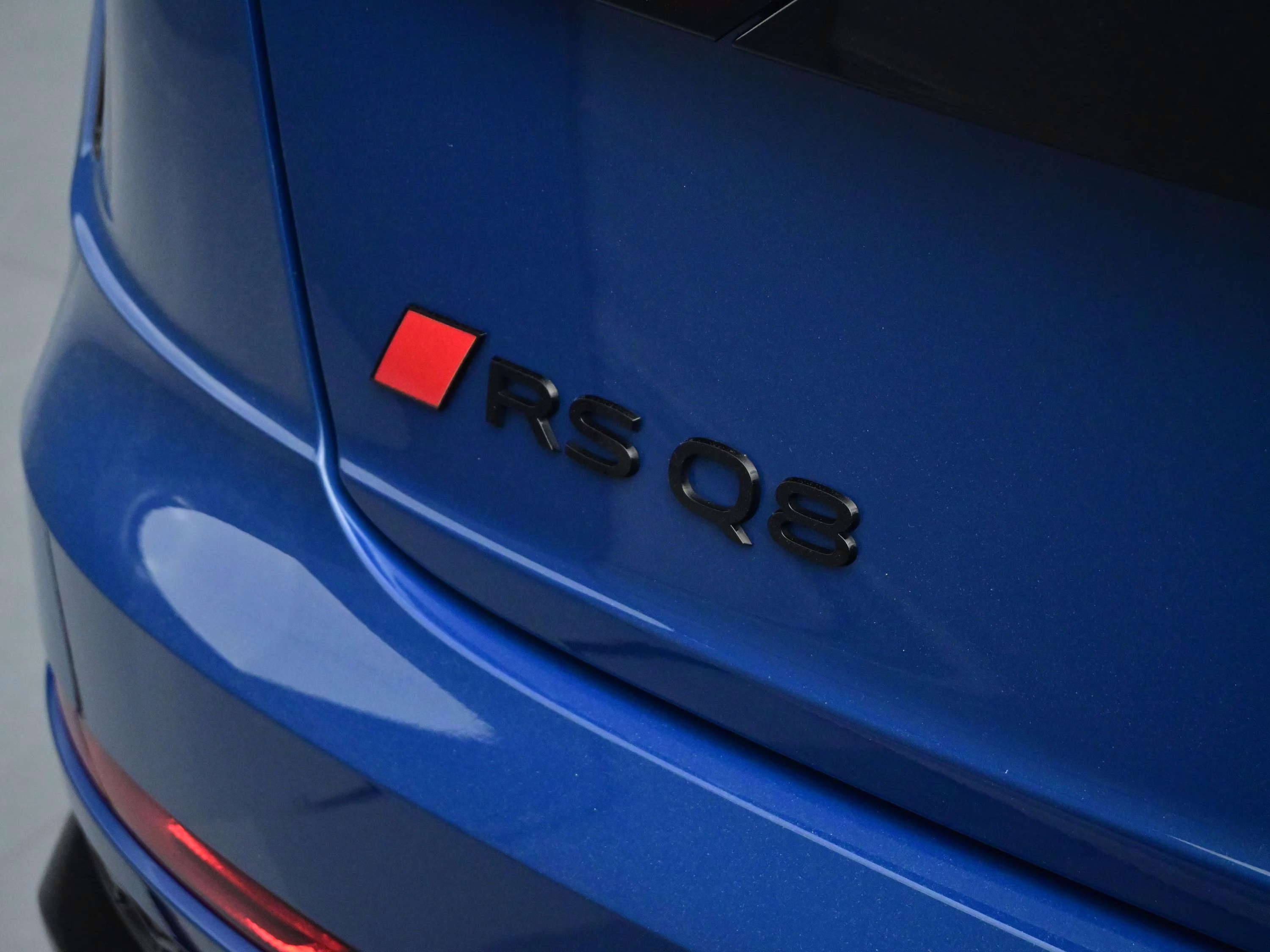 2025 Ascari Blue Metallic Audi RS Q8 performance 4.0T AWD SUV