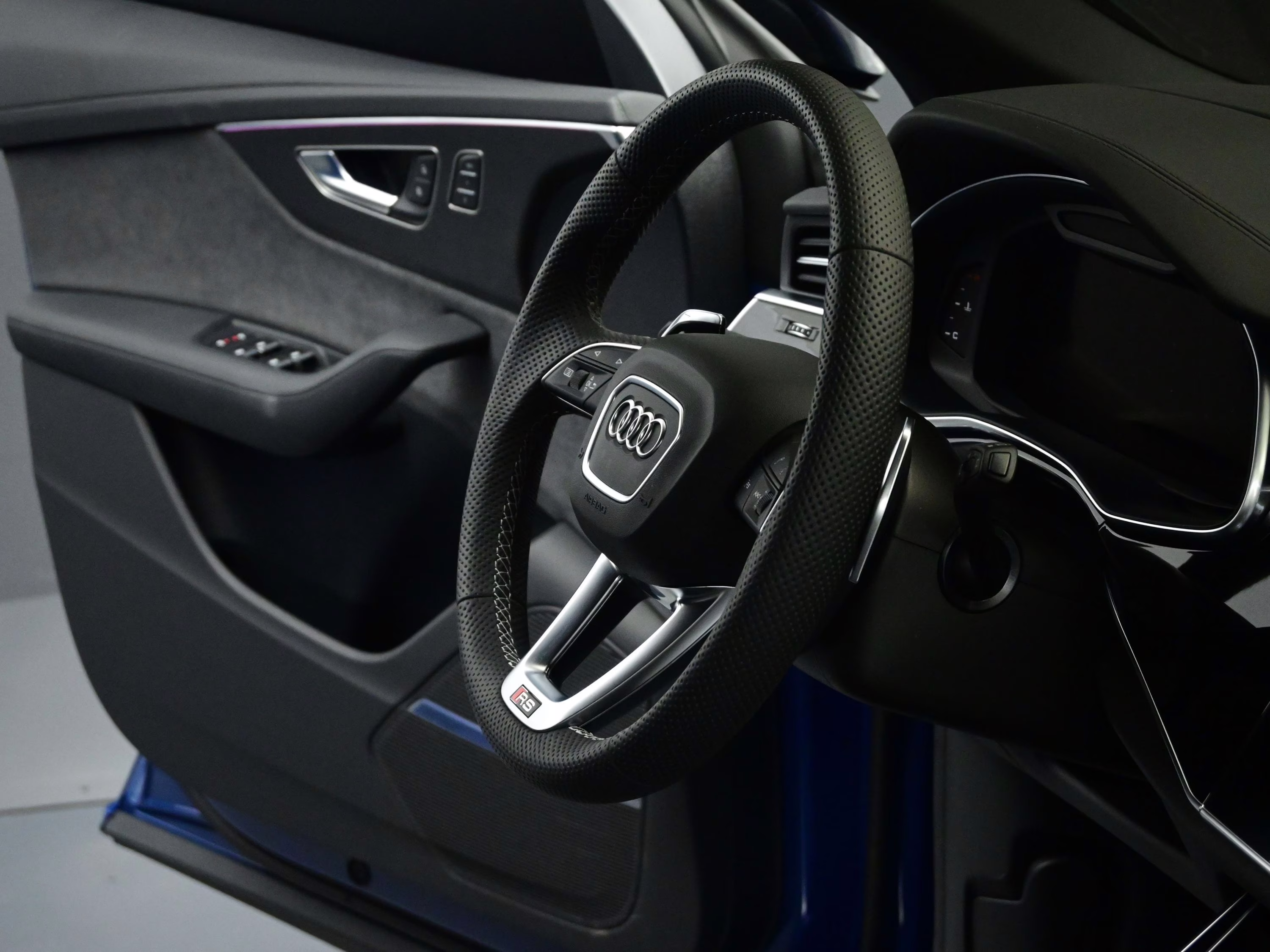 2025 Ascari Blue Metallic Audi RS Q8 performance 4.0T AWD SUV