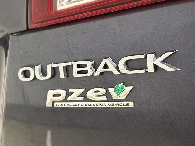 2017 Carbide Gray Metallic Subaru Outback 2.5i Premium AWD SUV