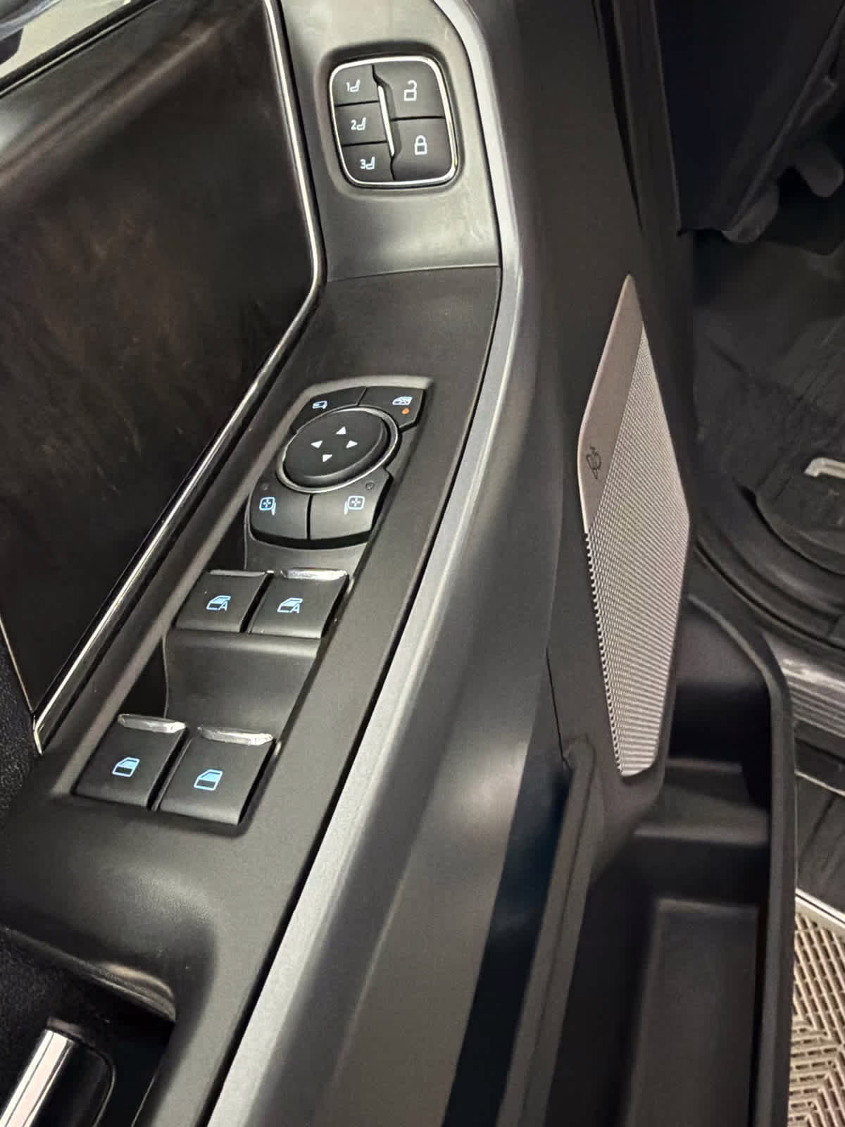 2023 Carbonized Gray Metallic Ford F-150 LARIAT 4X4 Truck