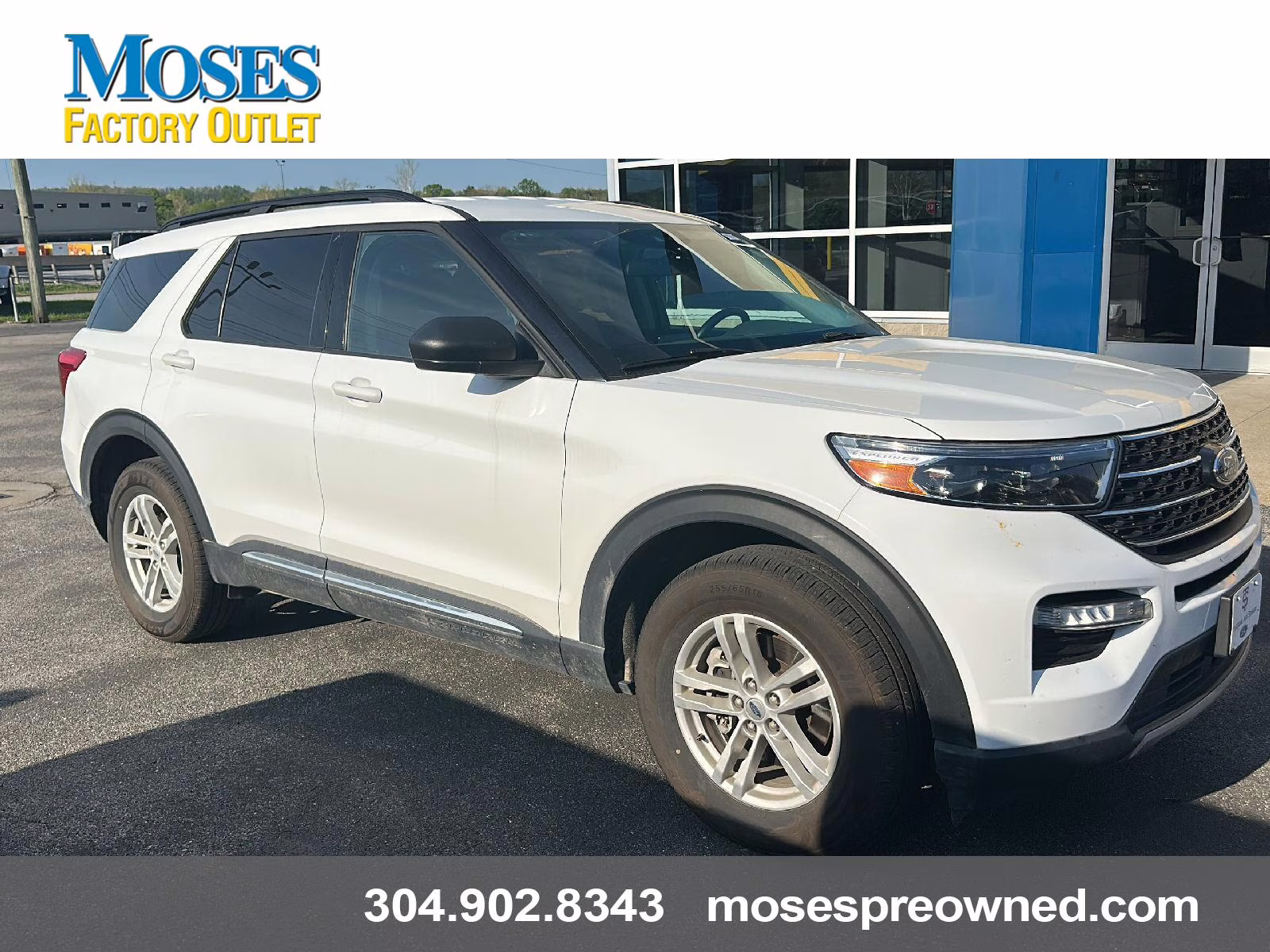 2024 Oxford White Ford Explorer XLT 4X4 SUV