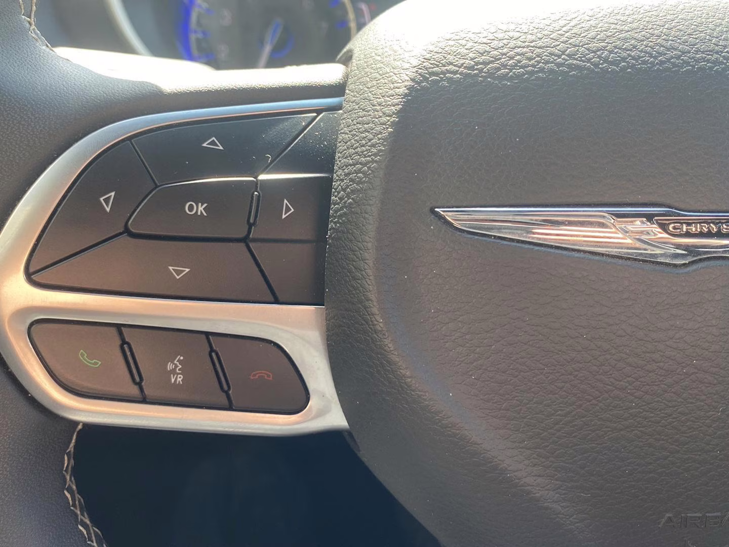 2025 Bright White Clearcoat Chrysler Pacifica Select FWD Van