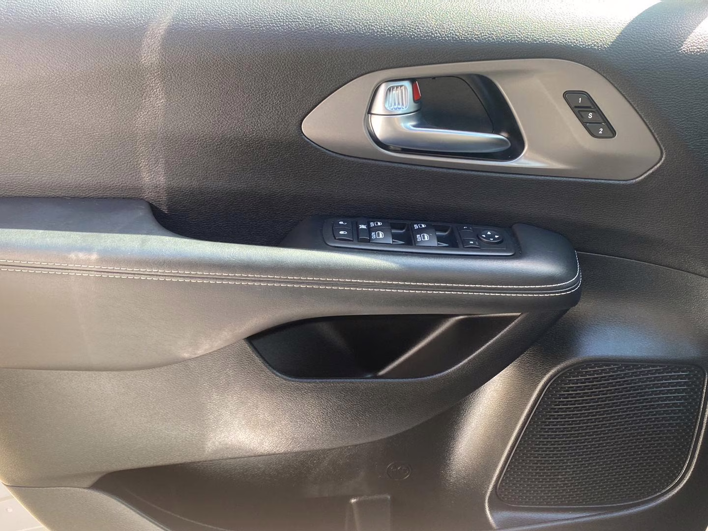 2025 Bright White Clearcoat Chrysler Pacifica Select FWD Van