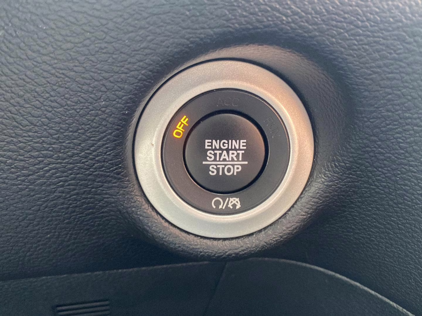 2025 Bright White Clearcoat Chrysler Pacifica Select FWD Van