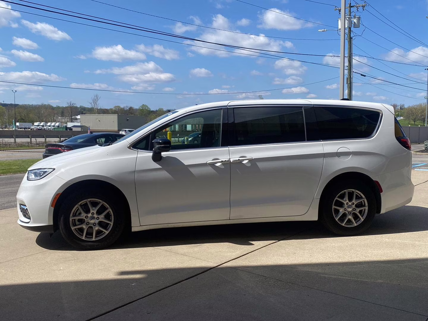 2025 Bright White Clearcoat Chrysler Pacifica Select FWD Van