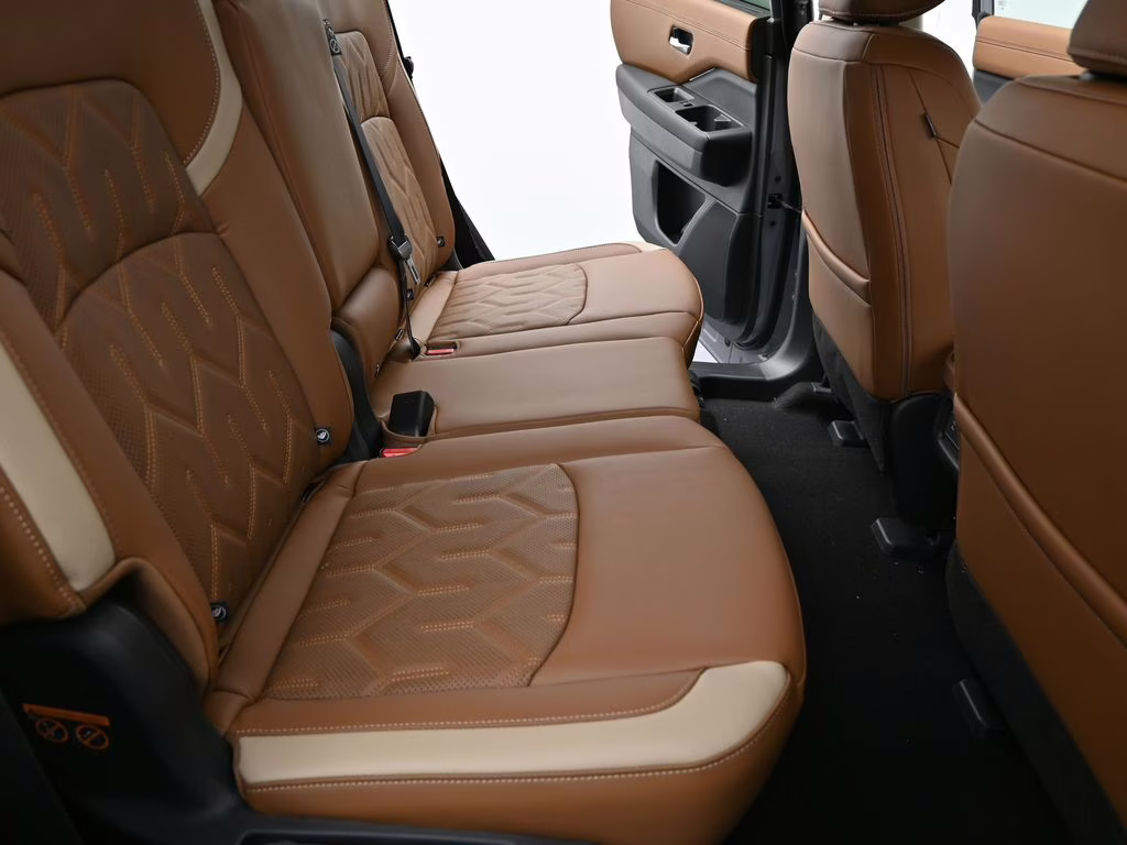 2026 Boulder Gray/Super Black Nissan Pathfinder Platinum FWD SUV