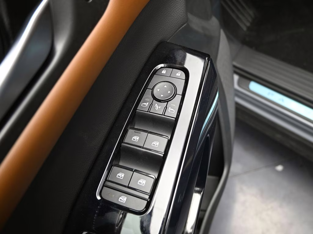 2026 Boulder Gray/Super Black Nissan Pathfinder Platinum FWD SUV