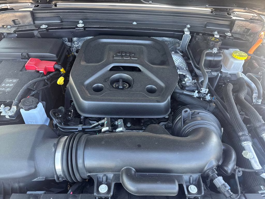 2025 Granite Crystal Metallic Clearcoat Jeep Wrangler Sahara 4xe 4X4 SUV