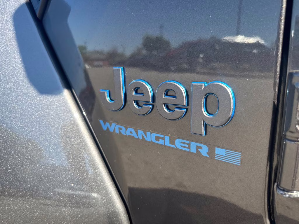 2025 Granite Crystal Metallic Clearcoat Jeep Wrangler Sahara 4xe 4X4 SUV