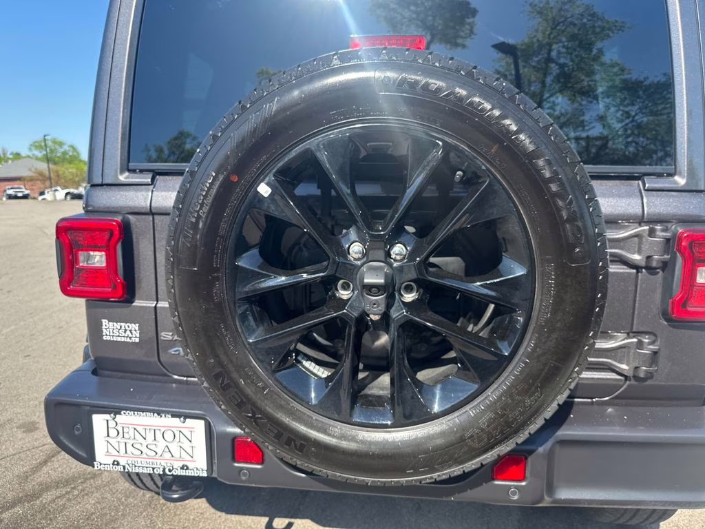 2025 Granite Crystal Metallic Clearcoat Jeep Wrangler Sahara 4xe 4X4 SUV