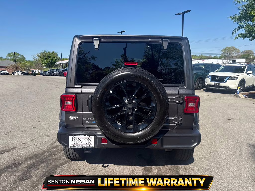 2025 Granite Crystal Metallic Clearcoat Jeep Wrangler Sahara 4xe 4X4 SUV