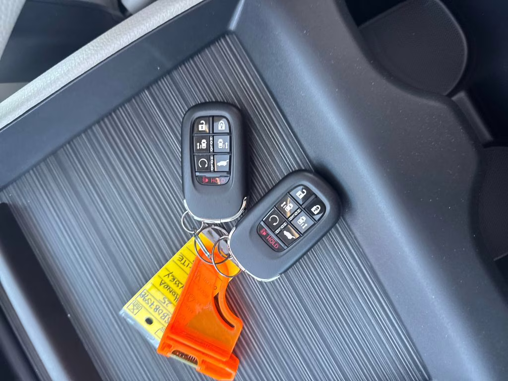 2025 Platinum White Pearl Honda Odyssey EX-L FWD Van