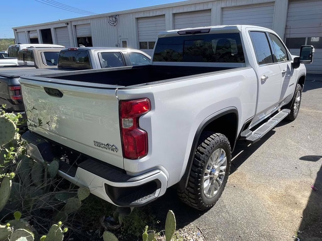 2023 Summit White Chevrolet Silverado 2500HD High Country 4X4 Truck