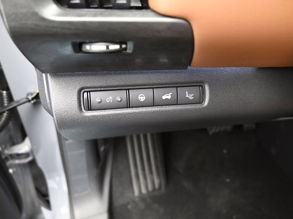 2026 Boulder Gray/Super Black Nissan Pathfinder Platinum FWD SUV