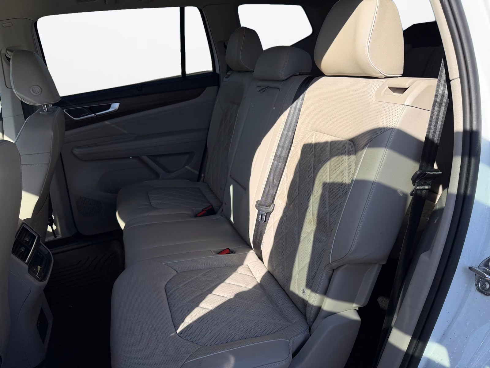 2024 White Volkswagen Atlas 2.0T SEL Premium R-Line AWD SUV