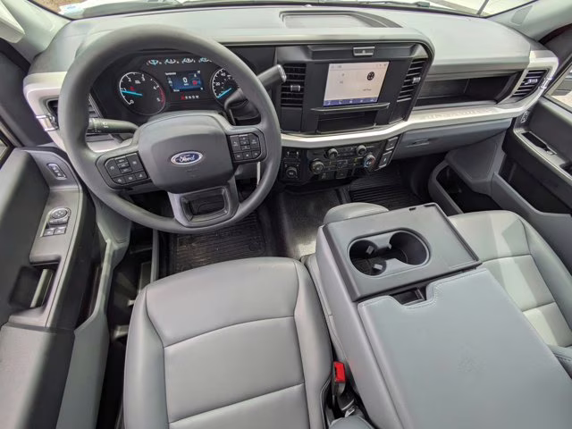 2026 Oxford White Ford Super Duty F-550 DRW XL 4X4 Truck