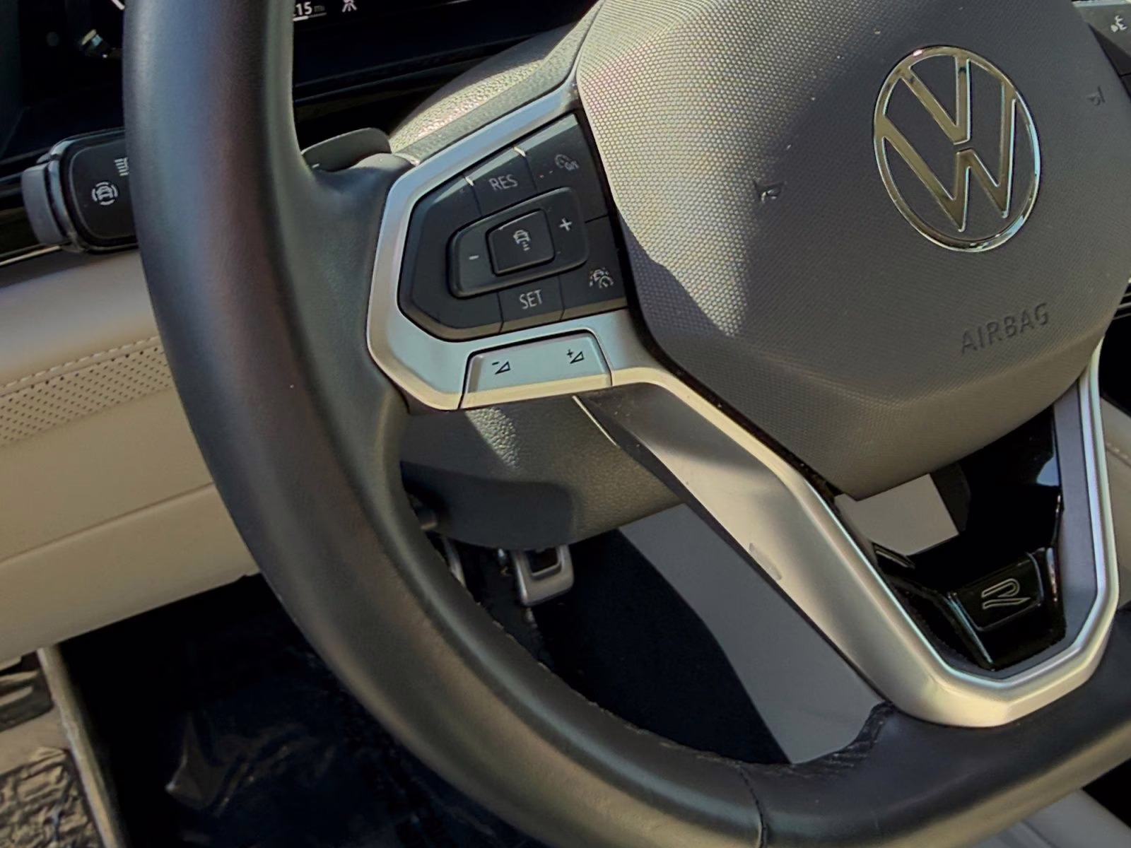 2024 White Volkswagen Atlas 2.0T SEL Premium R-Line AWD SUV