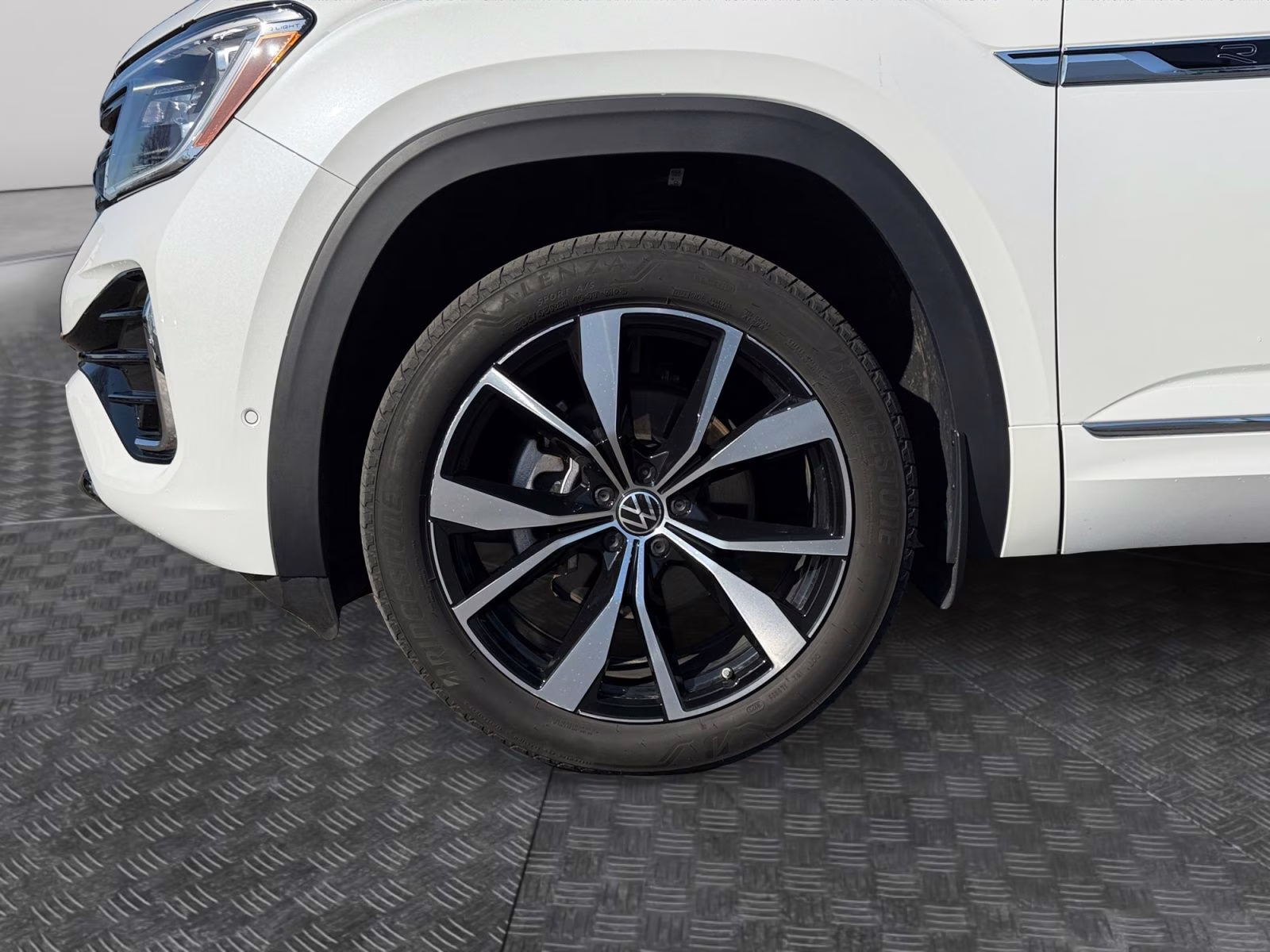 2024 White Volkswagen Atlas 2.0T SEL Premium R-Line AWD SUV