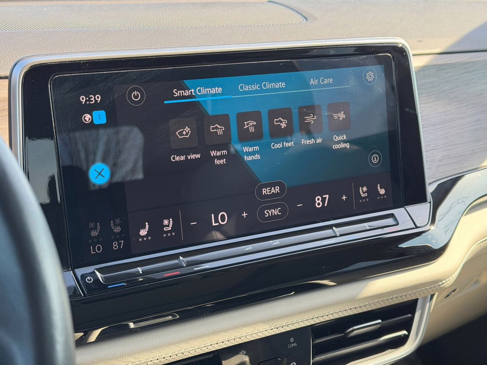 2024 White Volkswagen Atlas 2.0T SEL Premium R-Line AWD SUV