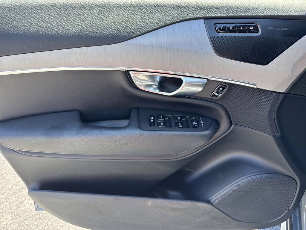 2023 Gray Metallic Volvo XC90 B5 Core AWD SUV