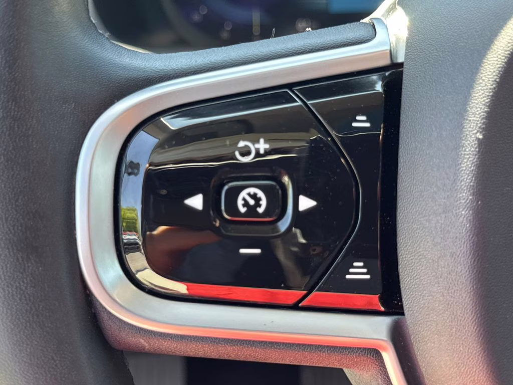 2023 Gray Metallic Volvo XC90 B5 Core AWD SUV