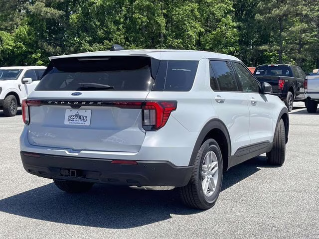 2026 White Metallic Ford Explorer Active RWD SUV