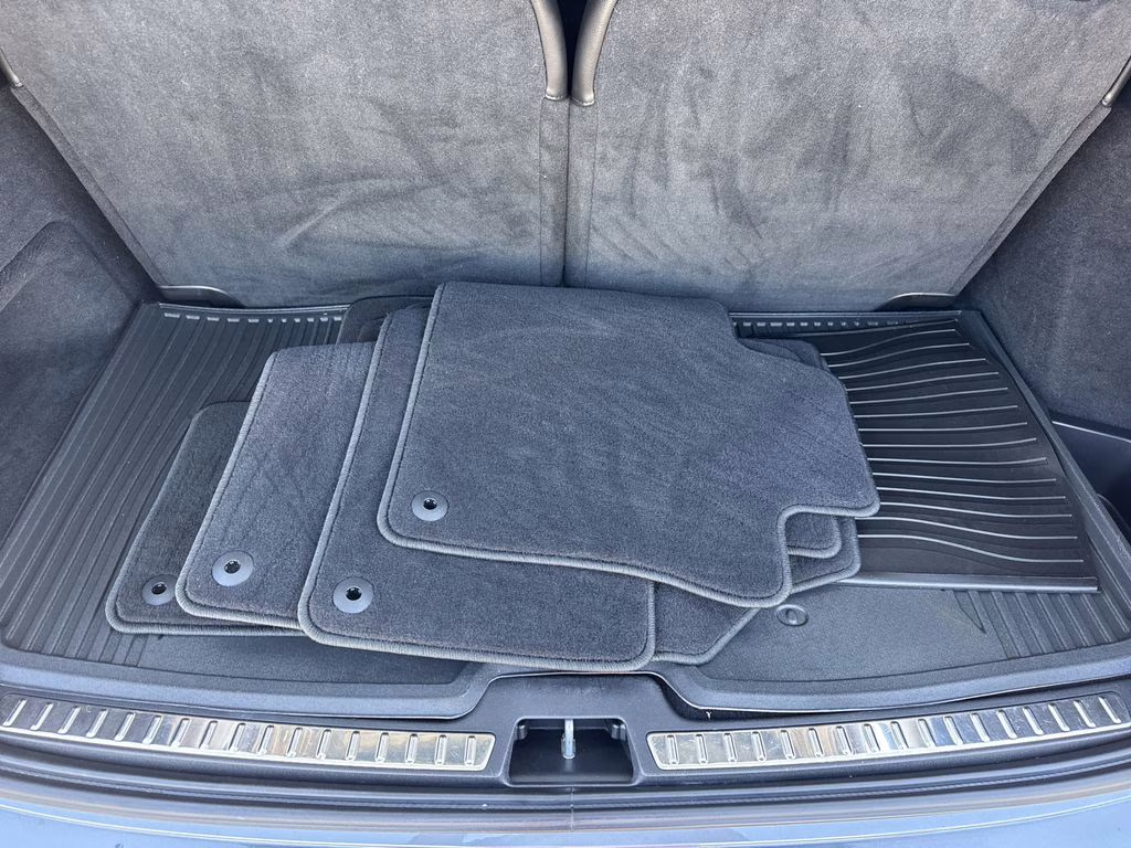 2023 Gray Metallic Volvo XC90 B5 Core AWD SUV