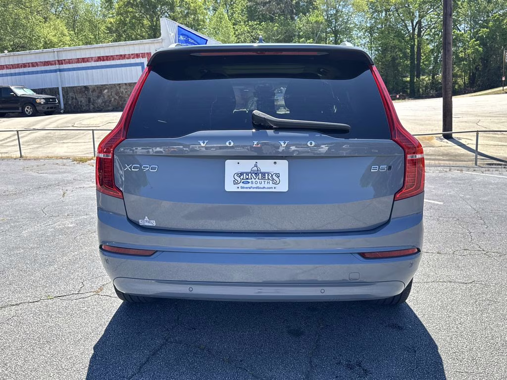 2023 Gray Metallic Volvo XC90 B5 Core AWD SUV