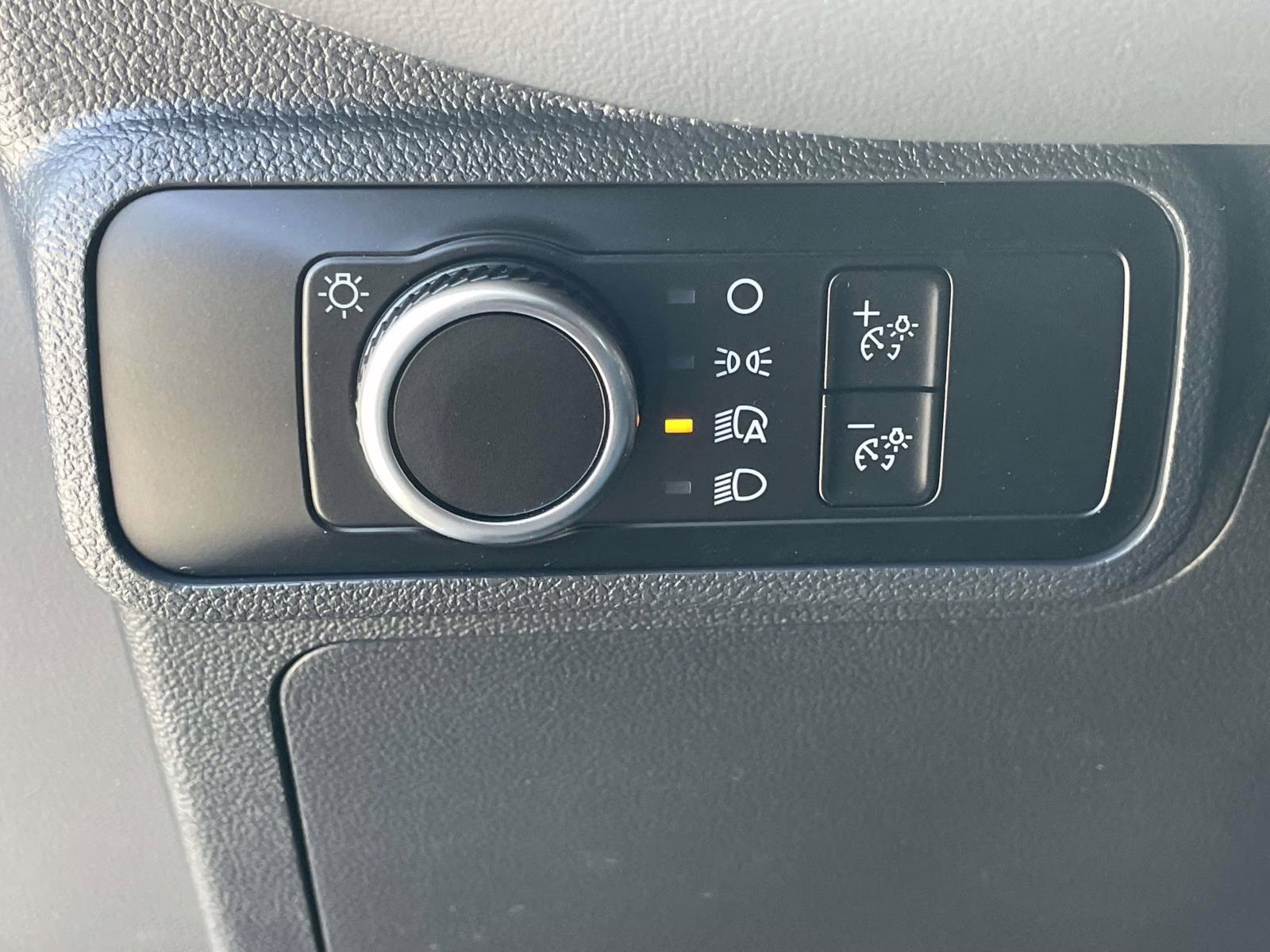 2026 White Ford Explorer Active RWD SUV