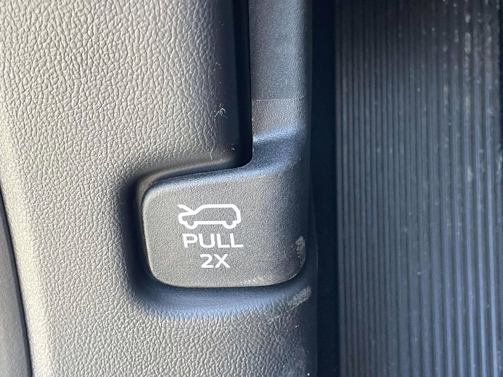 2026 White Metallic Ford Explorer Active RWD SUV