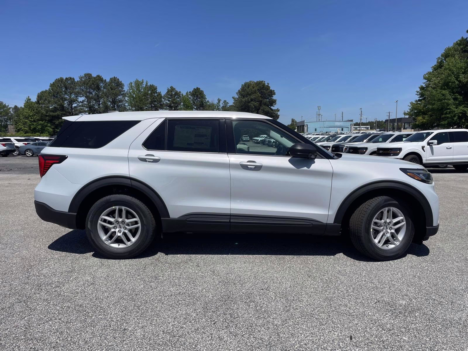 2026 White Metallic Ford Explorer Active RWD SUV