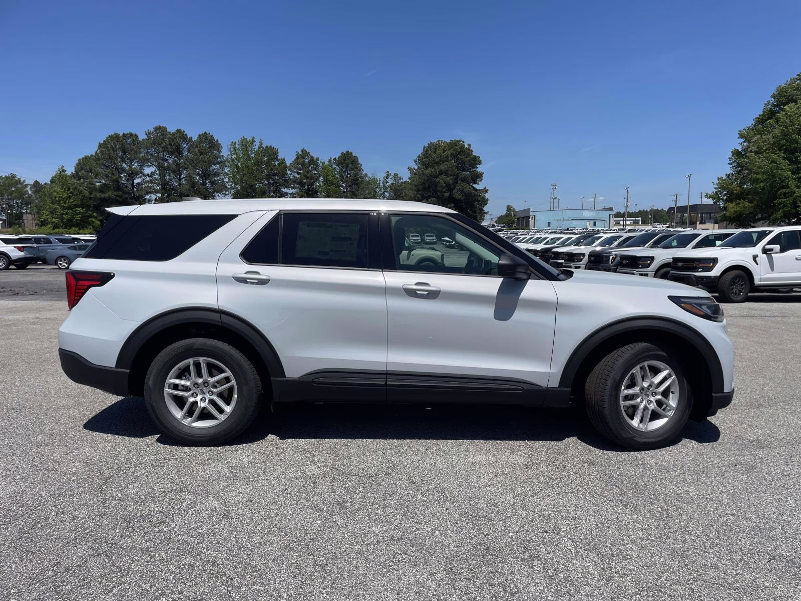 2026 White Metallic Ford Explorer Active RWD SUV