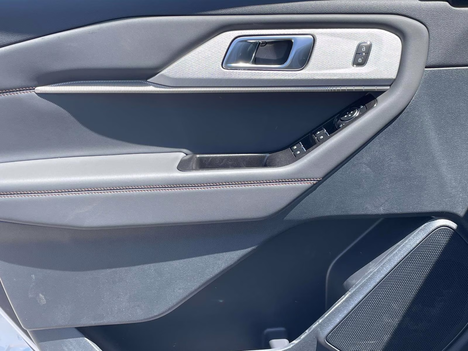 2026 White Metallic Ford Explorer Active RWD SUV