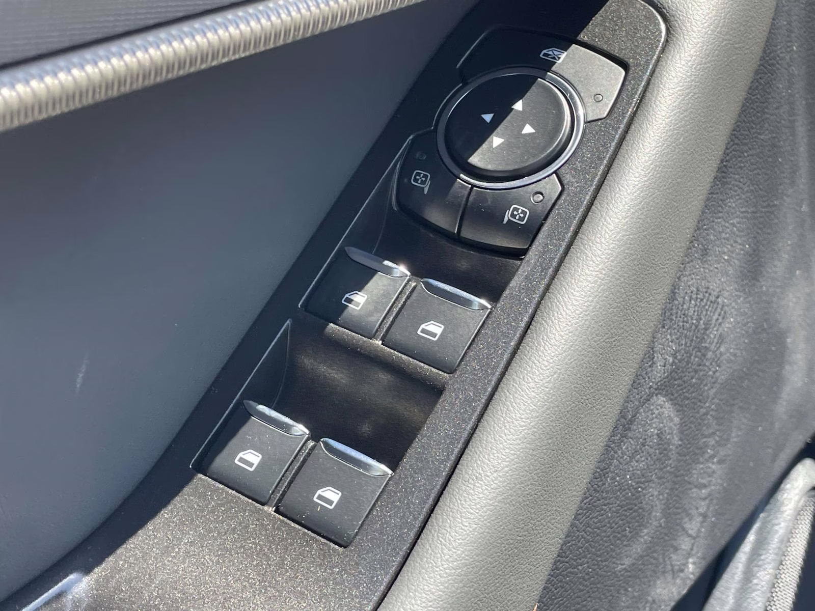 2026 White Metallic Ford Explorer Active RWD SUV