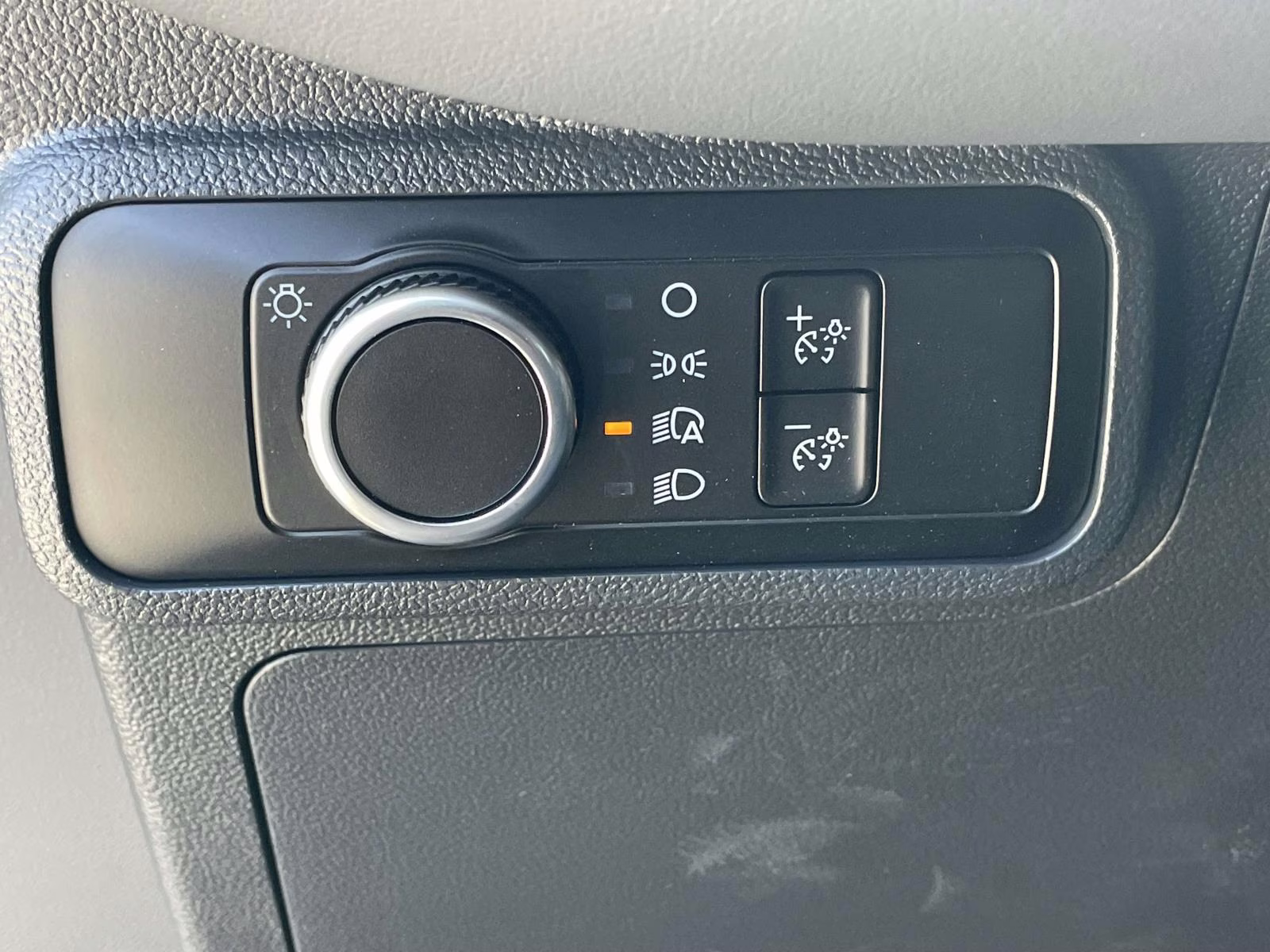 2026 White Metallic Ford Explorer Active RWD SUV