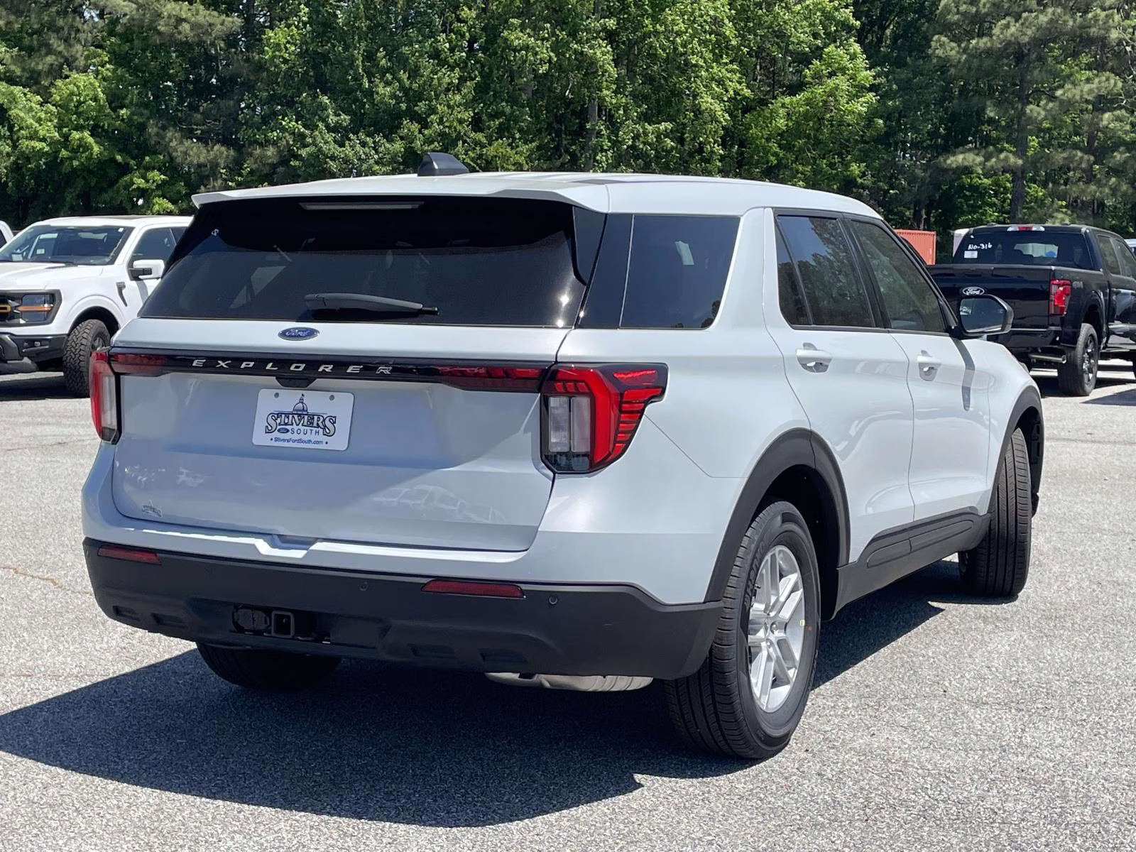 2026 White Metallic Ford Explorer Active RWD SUV
