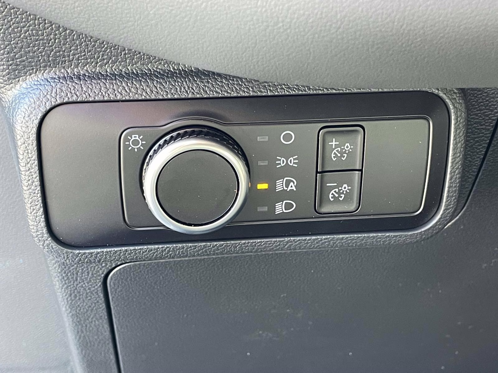 2026 White Ford Explorer Active RWD SUV