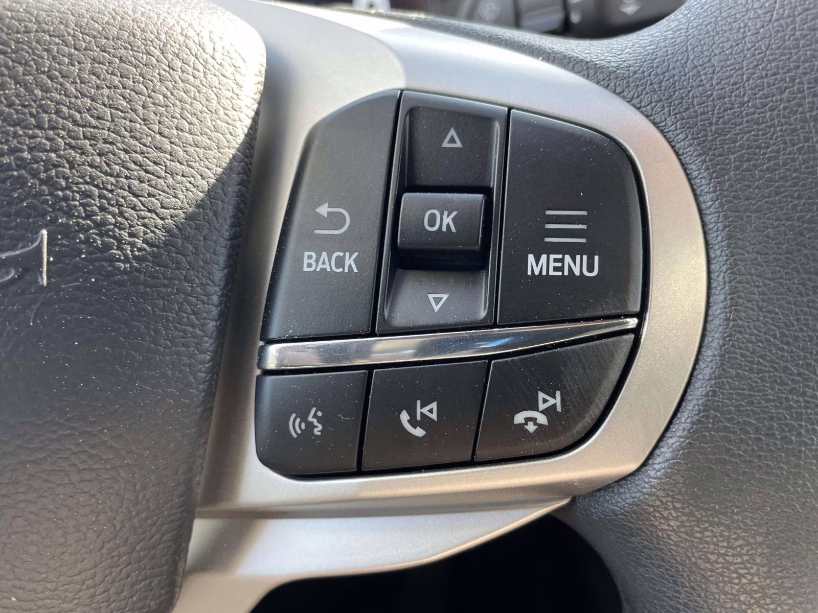 2026 White Ford Explorer Active RWD SUV