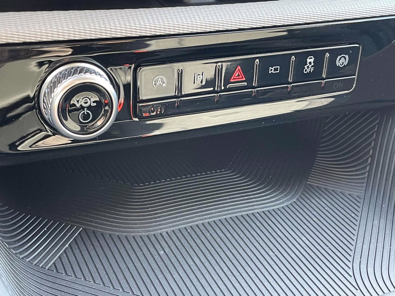 2026 White Ford Explorer Active RWD SUV