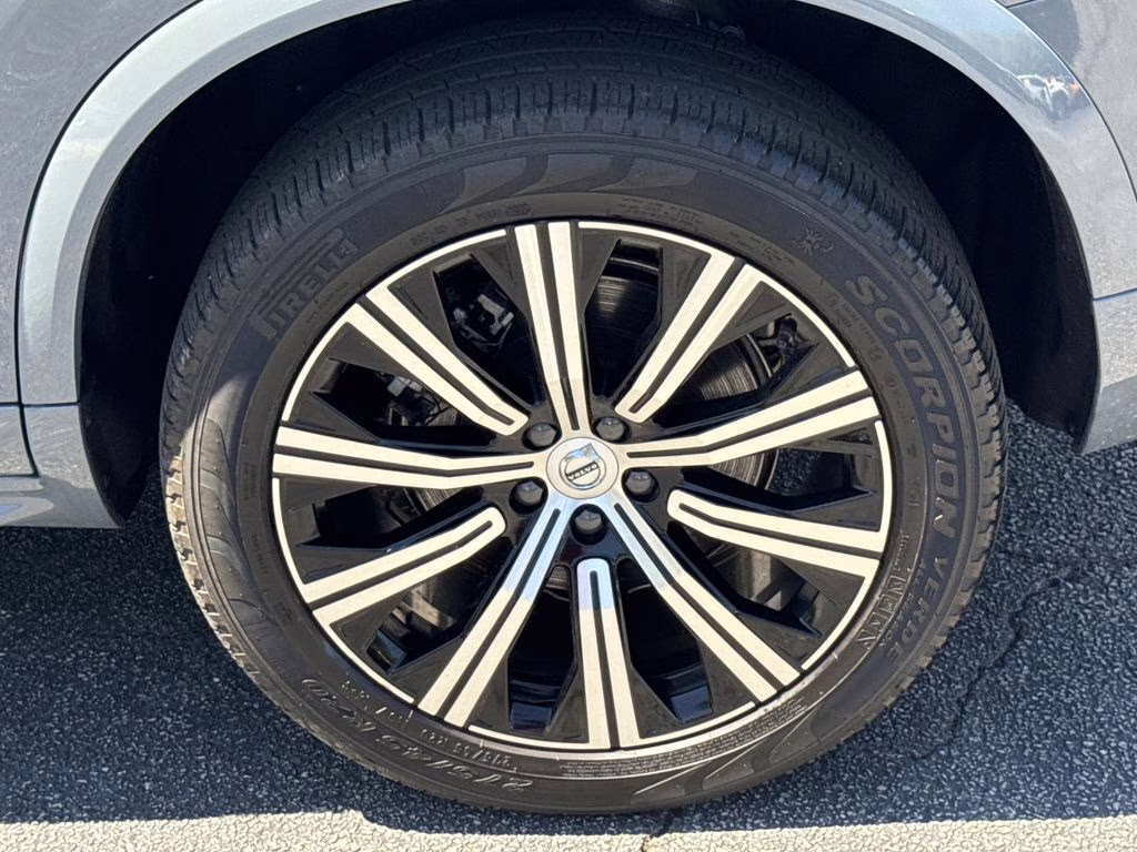 2023 Gray Metallic Volvo XC90 B5 Core AWD SUV