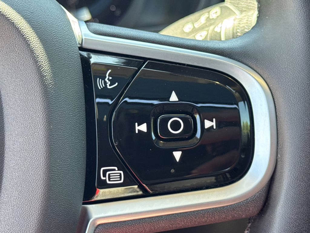 2023 Gray Metallic Volvo XC90 B5 Core AWD SUV