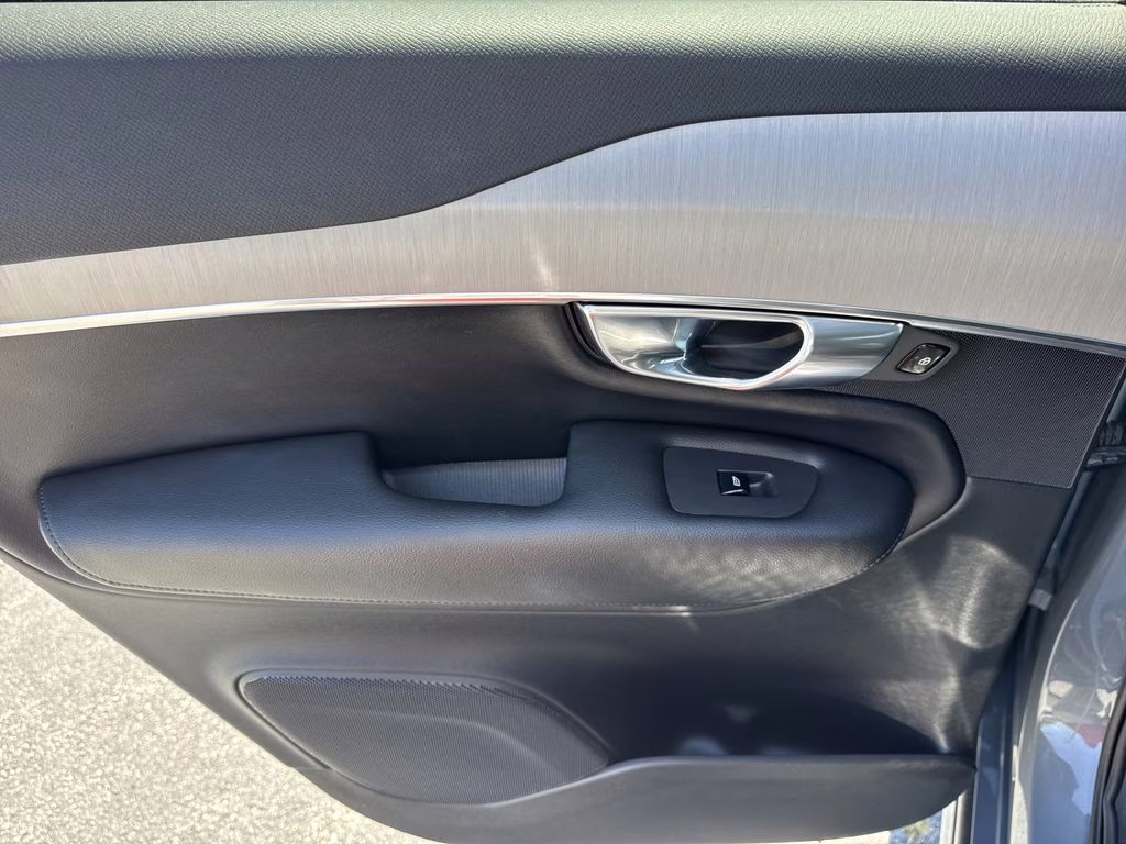 2023 Gray Metallic Volvo XC90 B5 Core AWD SUV